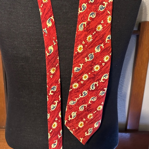 AUTHENTIC EMPORIO ARMANI 100% SILK NECKTIE TIE RED FLOWER PAISLEY - Picture 1 of 5